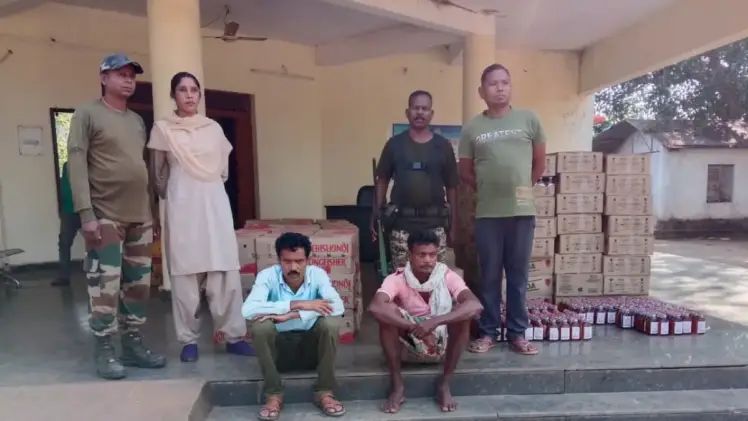 पुलिस रेड  में 11 लाख की अवैध अंग्रेजी शराब जब्त, 02 युवक गिरफ्तार..