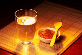 सुबह-सुबह पिएं खाली पेट हल्दी का पानी,मिलेंगे कई जबरदस्त फायदे 