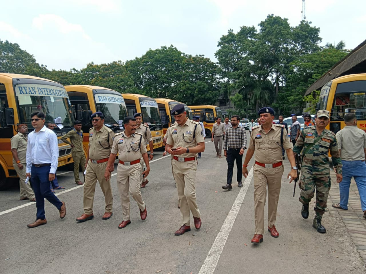 स्कूल बसों की जांच : 300 बसों की नहीं कराई जांच,अब होगी कार्रवाई