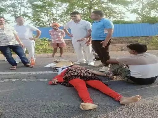 सड़क हादसे में महिला टीचर की मौत,1 युवक घायल 
