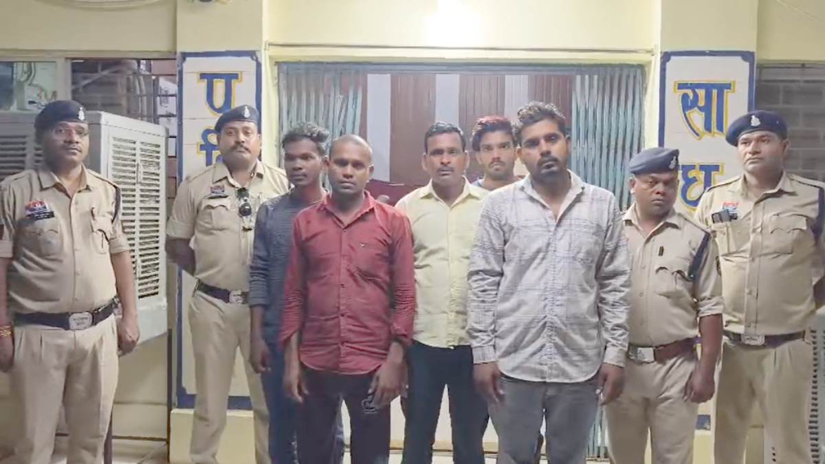 सक्ती में पुलिस पर हमला: 5 आरोपी गिरफ्तार, 12 से ज्यादा फरार
