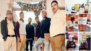 छत्तीसगढ़ में नशे पर बड़ी कार्रवाई: रायपुर में फार्म हाउस से 55 लीटर महंगी शराब जब्त