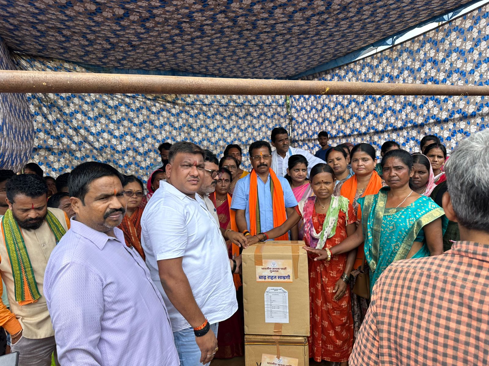 भाजपा गुजरात द्वारा दंतेवाड़ा जिले के बाढ़ पीड़ितों के लिए 05 कंटेनर राहत सामग्री भेजी गई 

