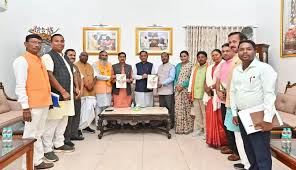 मुख्यमंत्री साय से केंद्रीय राज्यमंत्री तोखन साहू और सांसद-विधायक मिले