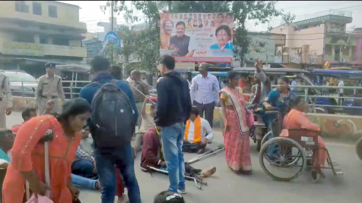 अपनी मांगों को लेकर राजधानी की सड़क पर उतरे प्रदेशभर के दिव्यांग