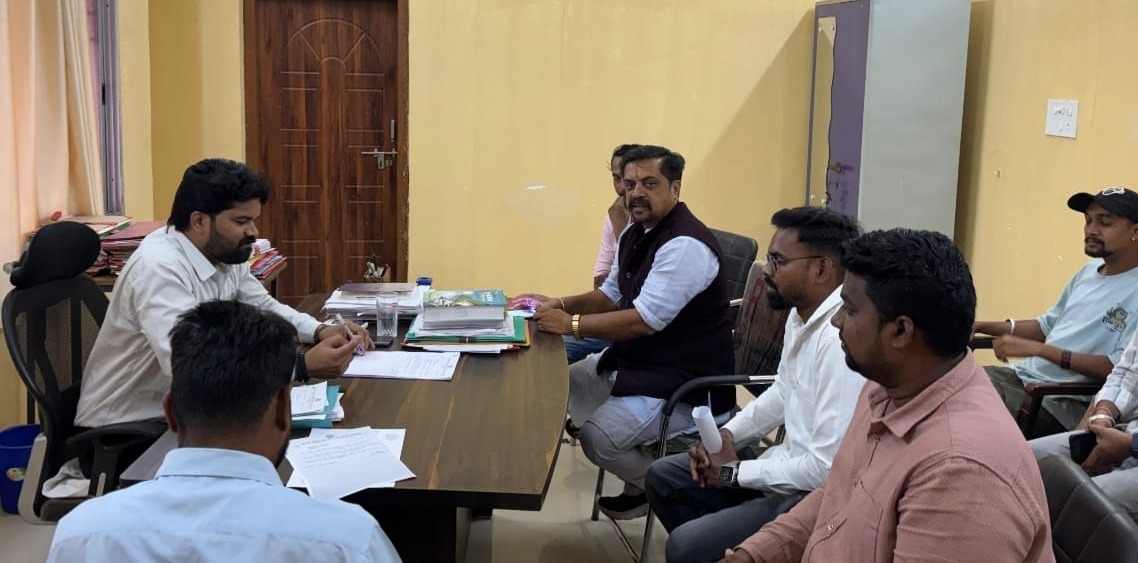 एनएमडीसी एल1-एल2 भर्ती की नि:शुल्क कोचिंग शुरू कराने पूर्व नगर पालिका अध्यक्ष शैलेन्द्र सिंह के नेतृत्व में एसडीएम को सौंपा गया ज्ञापन