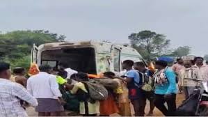 दंतेश्वरी मंदिर के दर्शन के लिए पैदल निकले श्रद्धालुओं के जत्थे को ट्रैक्टर ने मारी टक्कर, 1 की मौत, 2 गंभीर
