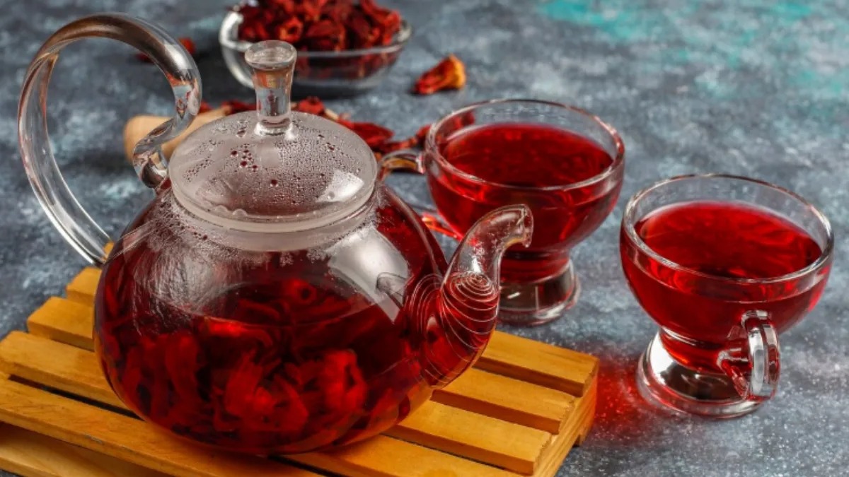 गुड़हल की चाय: वजन से लेकर दिल की सेहत तक, जानिए इसके चमत्कारी फायदे