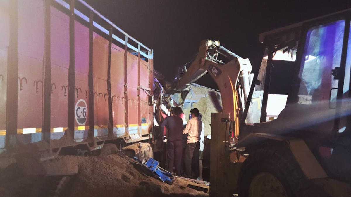  मिनी हाइवा-ट्रक की जोरदार भिड़ंत, 3 की दर्दनाक मौत से मचा हड़कंप
