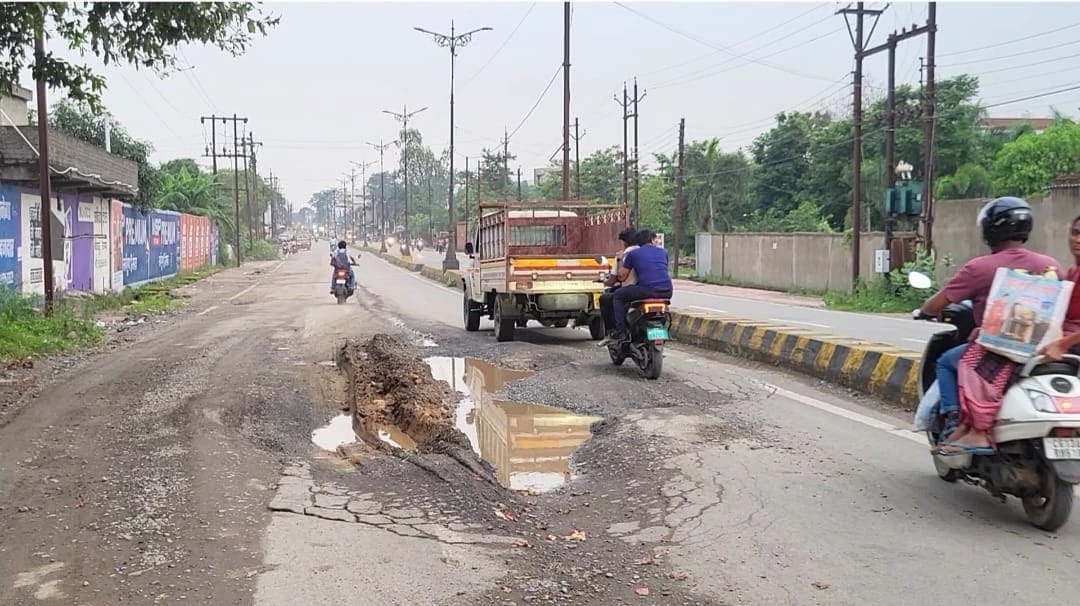  बनीं नहीं की उखड़ गईं सड़कें