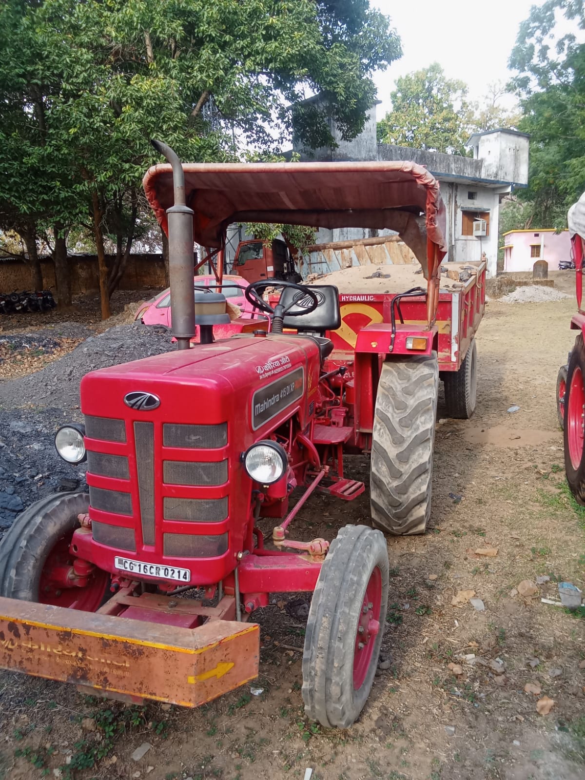कोयला माफिया पर खनिज विभाग का शिकंजा रेत की आड़ में हो रही थी कोयले की तस्करी, संयुक्त कार्रवाई में ट्रैक्टर जब्त