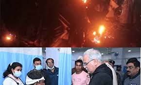 ट्रक और मालवाहक में आमने सामने टक्कर,दुर्घटना में दो की मौत, 14 घायल..पीड़ितों से मिलने पहुंचे पूर्व सीएम बघेल  