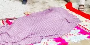 नाबालिग छात्रा की खून से सनी लाश घर पर मिली,इलाके में मचा हड़कंप 