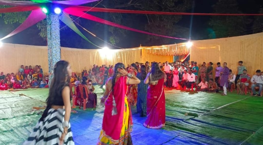 वनांचल क्षेत्र साल्हेवारा में गरबा की रही धूम 