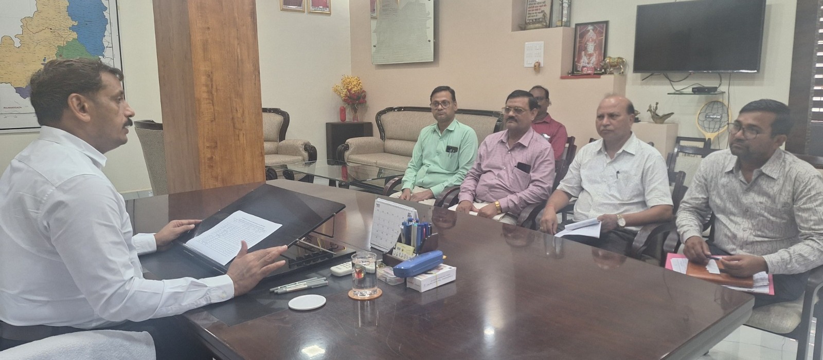 कलेक्टर  गोपाल वर्मा ने सेटअप अनुसार स्कूल में शिक्षकों की व्यवस्था सुनिश्चित करने के दिए निर्देश 