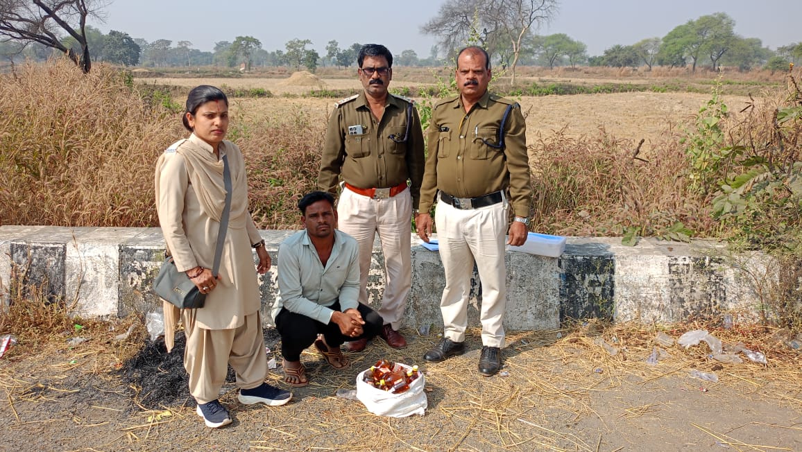 23.4 बल्क लीटर देशी मदिरा जब्त, दो आरोपी गिरफ्तार