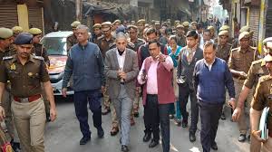 संभल हिंसा की जांच के लिए तीन सदस्यीय टीम जामा मस्जिद पहुंची, हिंसाग्रस्त इलाके का कर रही निरीक्षण