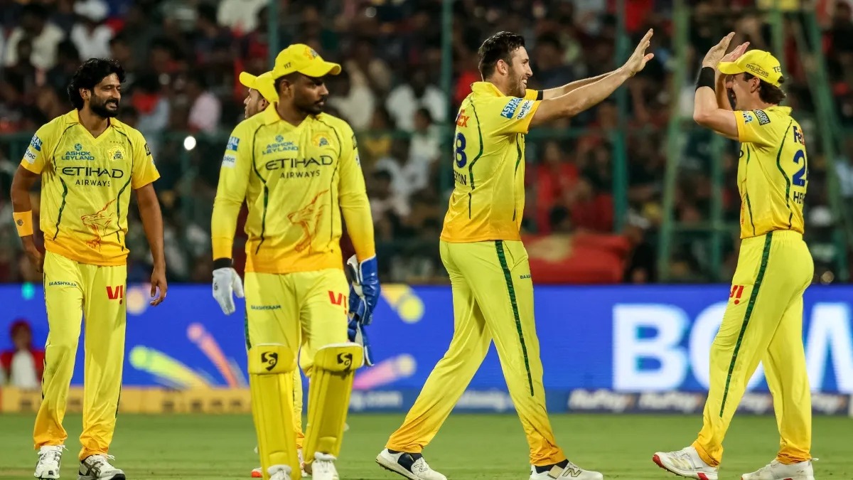 सीजन के बीच CSK और RCB का बड़ा कदम, कुलदीप यादव और इंग्लैंड के तेज गेंदबाज की हुई एंट्री