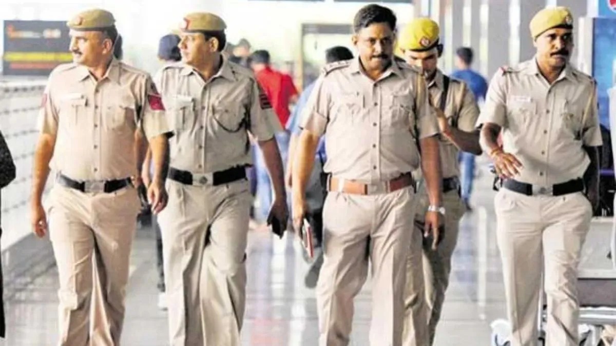 देश को हिलाने की थी तैयारी! दिल्ली पुलिस ने 9 लोगों को पकड़ा, ISI से जुड़े मिले तार