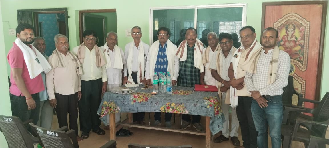 कर्णेश्वर धाम में सावन महोत्सव की हो रही तैयारी,नए पदाधिकारियो का सम्मान किया गया