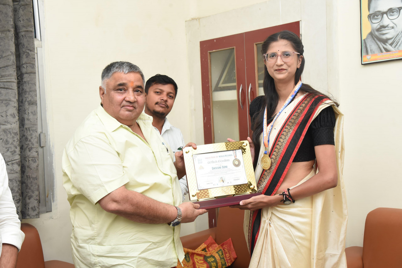 अम्बिकापुर की शिवानी सोनी ने रचा इतिहास, इंटरनेशनल बुक ऑफ रिकॉर्ड्स में दर्ज हुआ नाम