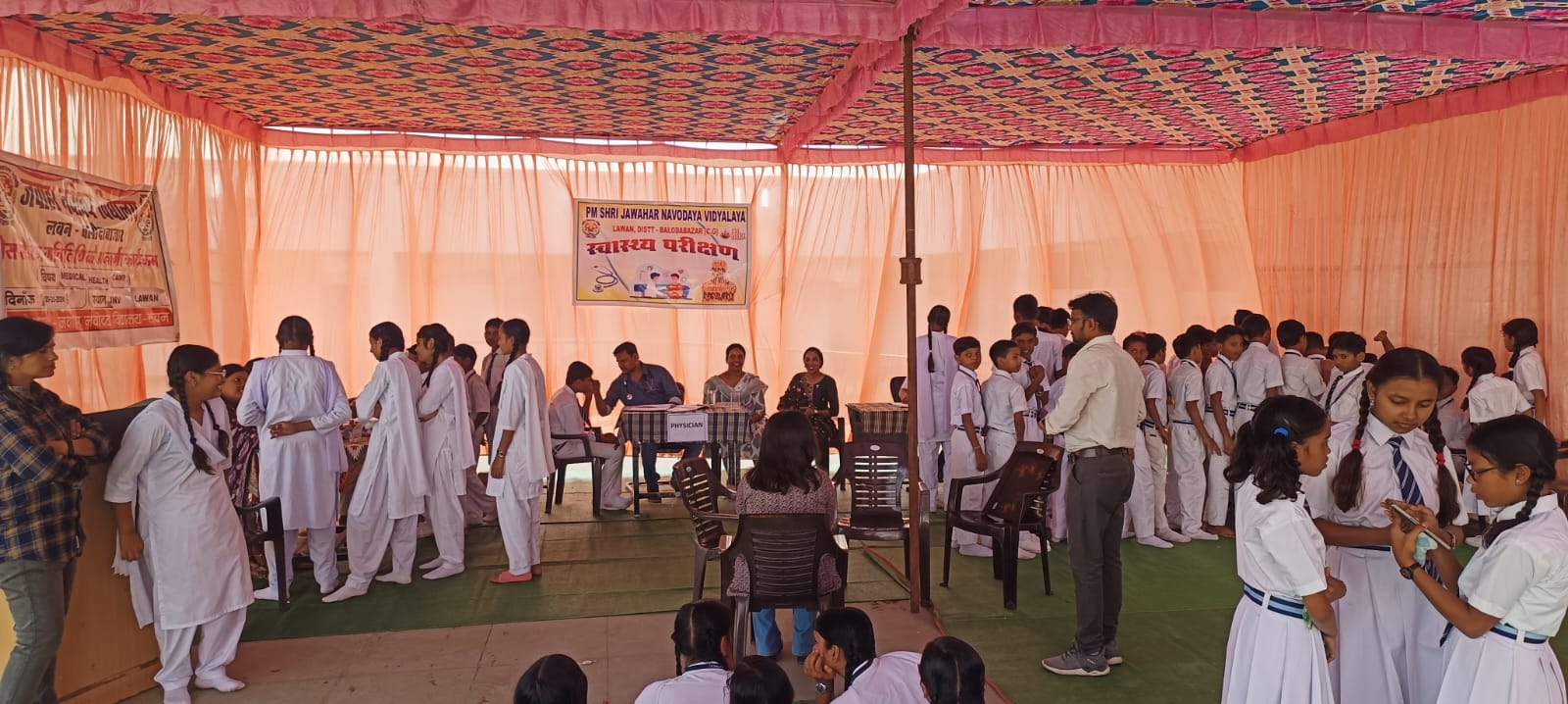 पीएमश्री जवाहर नवोदय विद्यालय लवन में  विद्यार्थियों का स्वास्थ्य जांच किये गए