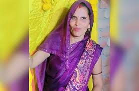 आधी उम्र में चढ़ा इश्क का बुखार: शादी के 32 साल बाद पति को छोड़ महिला प्रेमी संग फरार, 9 बच्चों की मां है महिला