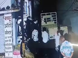 Raipur News :युवक की चाकू मारकर हत्या, CCTV फुटेज में कैद हुई वारदात....
