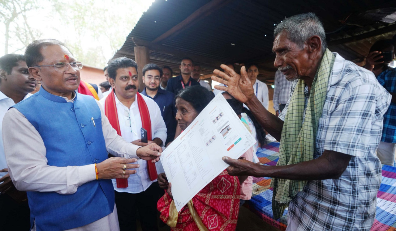मुख्यमंत्री साय ने जगदलपुर के गांव से किया मोर दुआर-साय सरकार महाअभियान का शुभारंभ