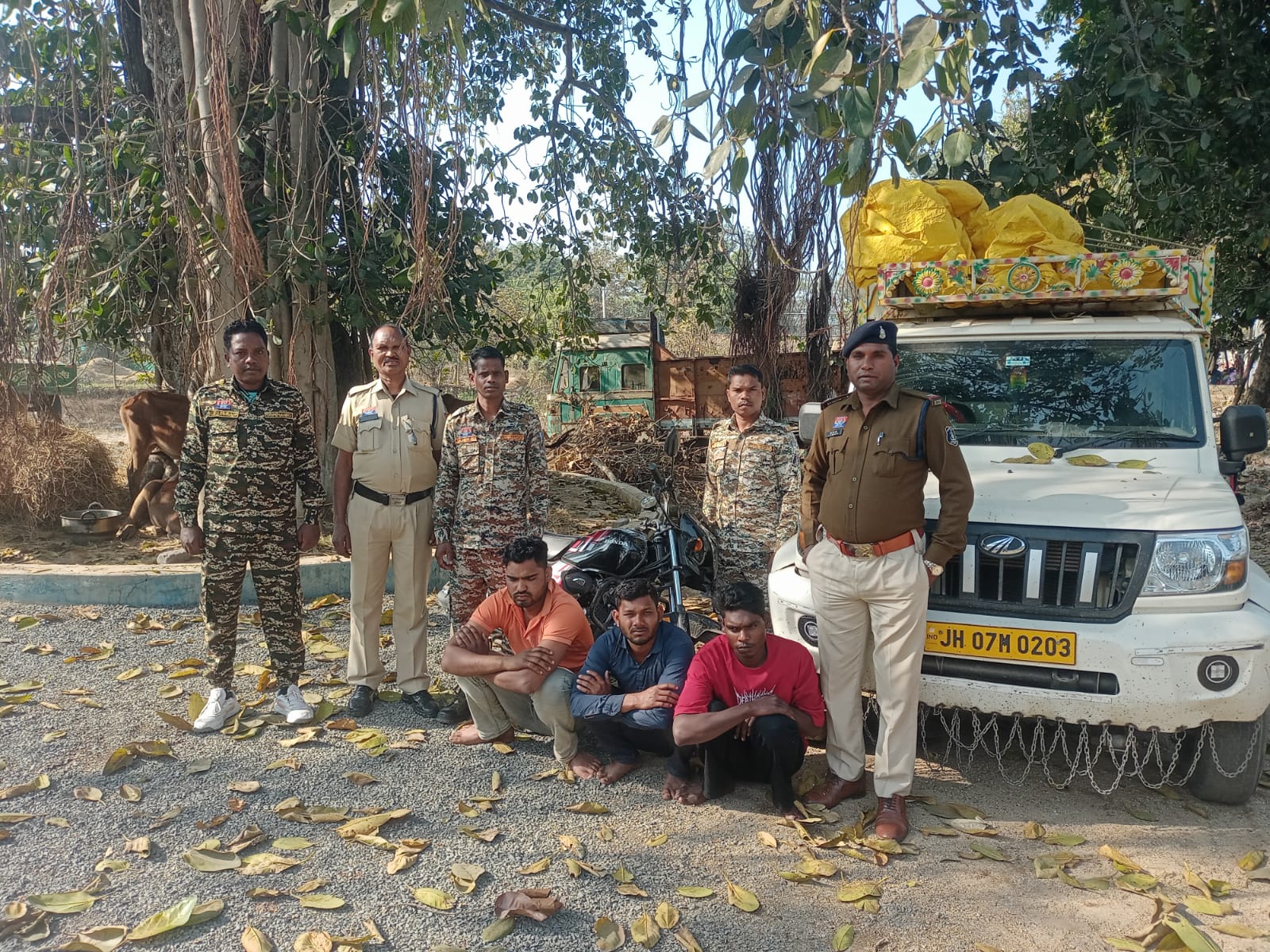 ऑपरेशन शंखनाद के तहत रायगढ़ पुलिस की बड़ी कार्रवाई, 24 नग गौवंश तस्करों से मुक्त
