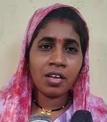 पुलिस आरक्षकों के खिलाफ महिला ने SP से की शिकायत, कहा- देर रात घर में जबरन घुसकर की वसूली