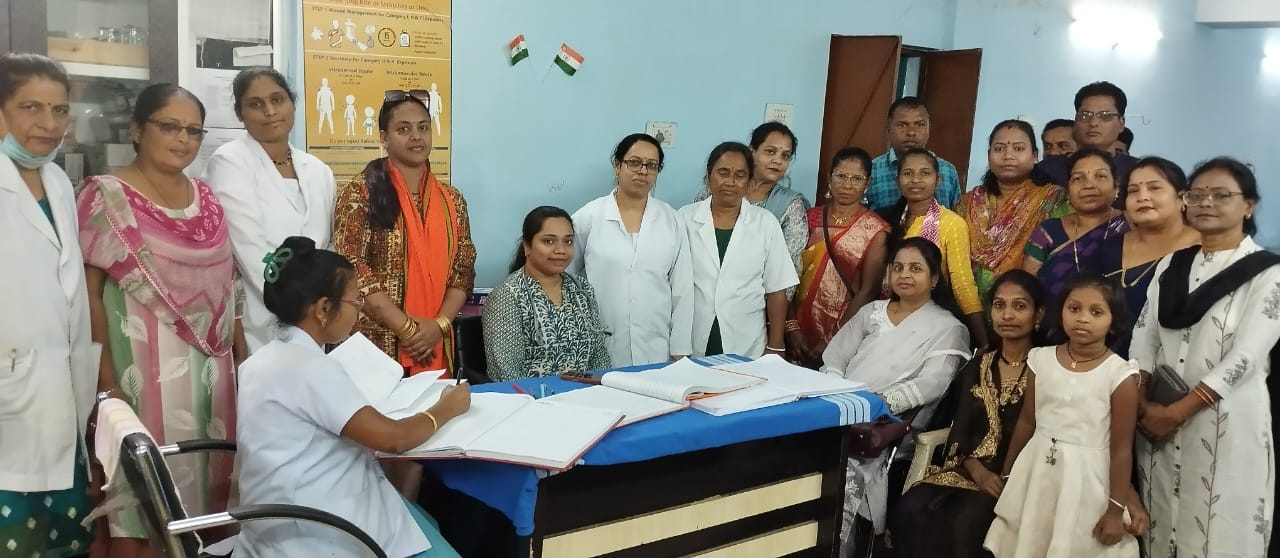 सामुदायिक स्वास्थ्य केंद्र किरन्दुल में गर्भवती महिलाओं का किया गया रूटीन जांच