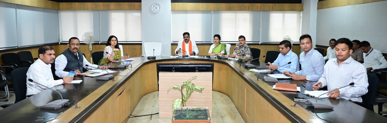 उप मुख्यमंत्री विजय शर्मा ने नक्सल प्रभावित जिलों में विकास और पुनर्वास कार्यों में तेजी लाने के दिए निर्देश