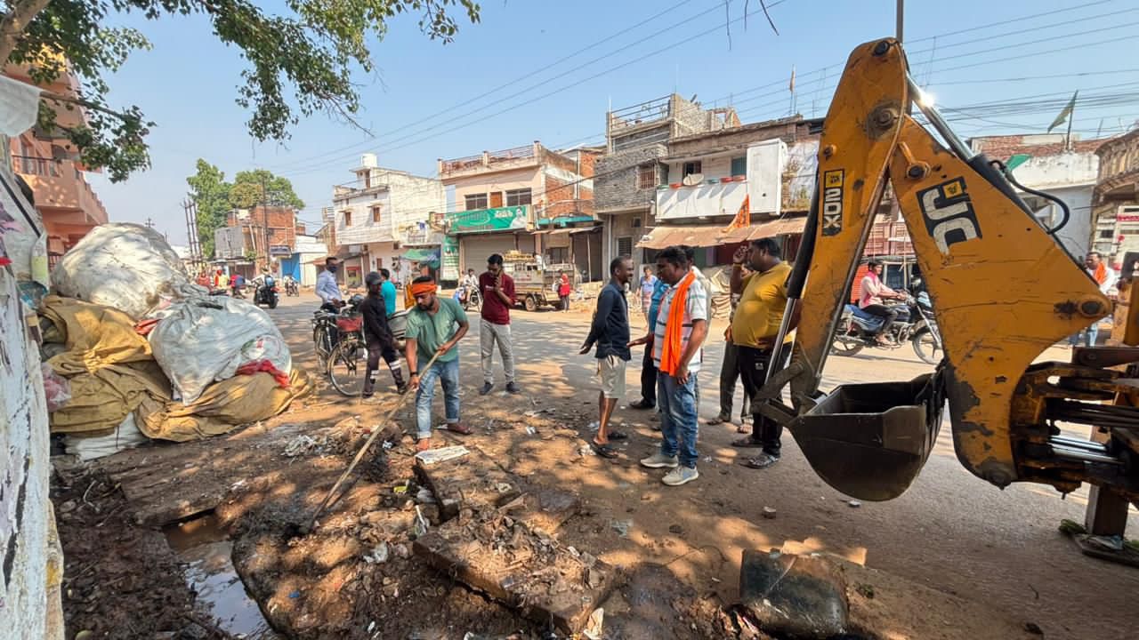 बरसात से पहले कवर्धा नगर पालिका अलर्ट, नाला-नालियों की सफाई तेज