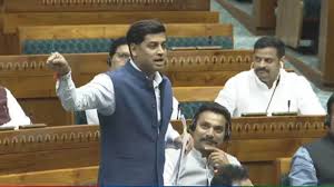 श्रीकांत शिंदे ने वक्फ बिल का विरोध कर रहे उद्धव गुट की लगाई क्लास