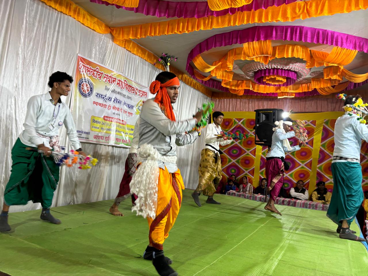 स्वयंसेवकों ने सांस्कृतिक कार्यक्रम के माध्यम से ग्राम बम्हनी को किया जागरूक