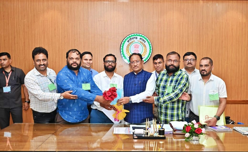 एनएचएम कर्मचारी संघ के प्रतिनिधिमंडल की मुख्यमंत्री विष्णु देव साय से सौजन्य मुलाकात