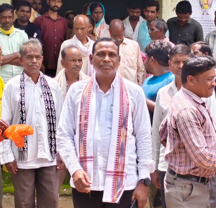 खाद की कमी को लेकर भड़के बिन्द्रानवागढ़ MLA जनक ध्रुव ने कहा किसानों के साथ सड़क की लड़ाई लड़ेंगे