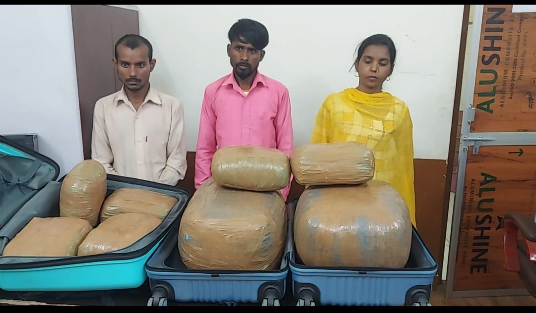 गांजा तस्करी करते महिला सहित उत्तर-प्रदेश के 03 अंतर्राज्यीय गांजा तस्कर गिरफ्तार