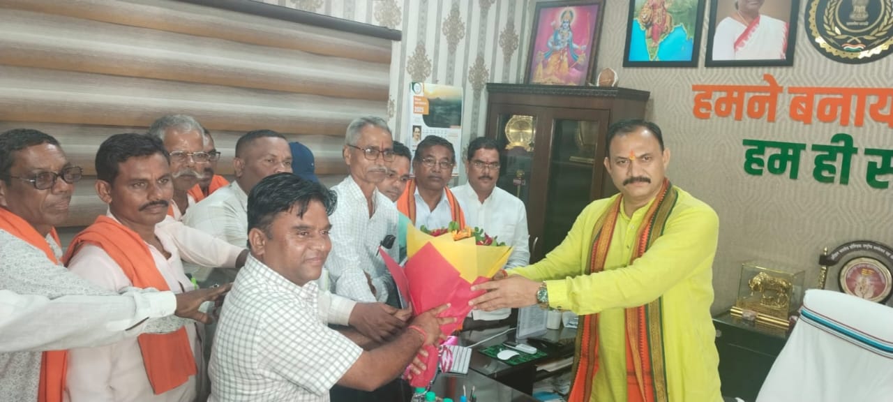 ग्राम पंचायत सांकरा के विकास कार्यों को लेकर जिला पंचायत अध्यक्ष अरुण सार्वा ने मंत्रियों से की मुलाकात