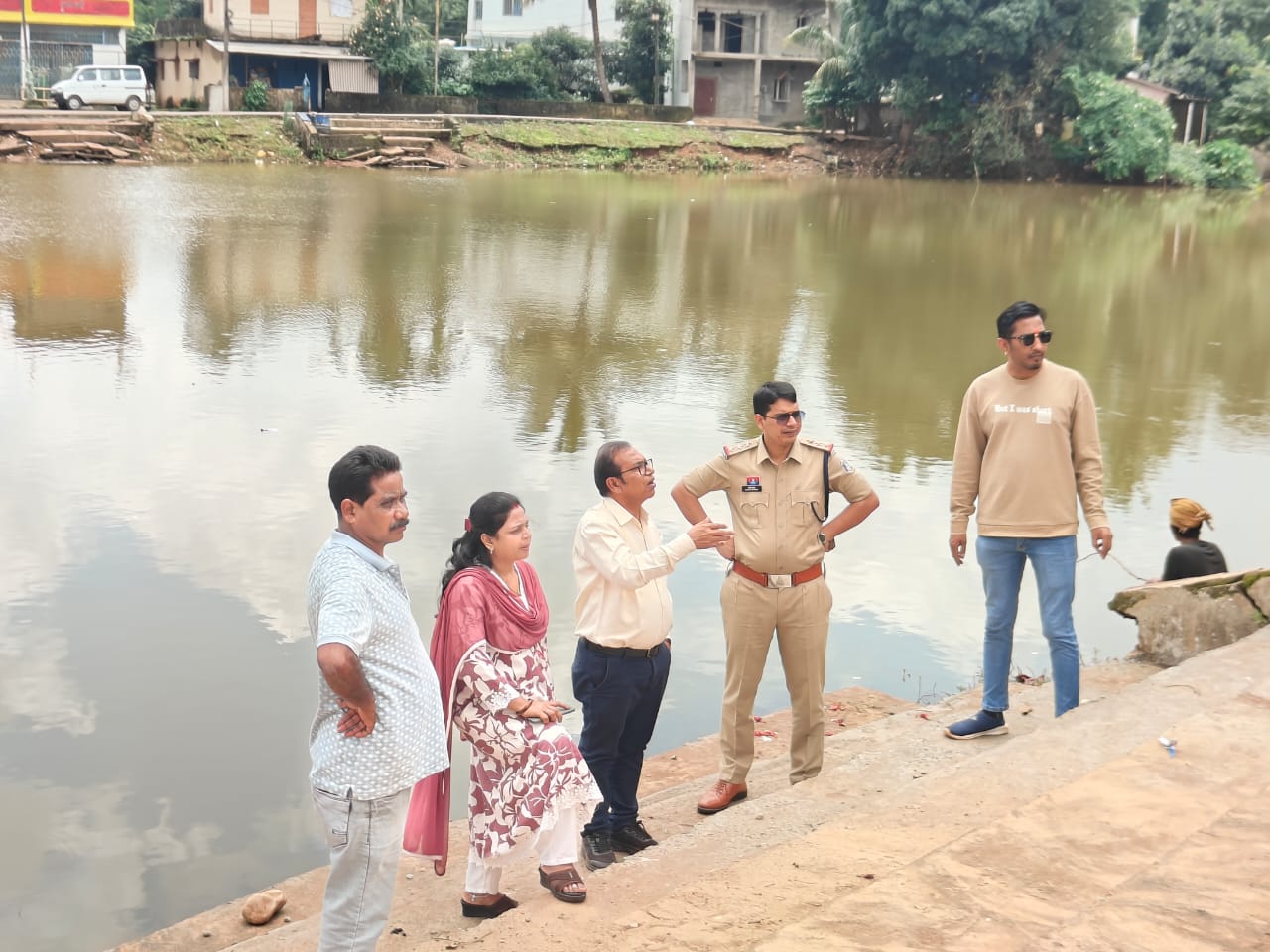 वार्ड क्रमांक 03 में होगा मूर्ति विसर्जन नगर पालिका अध्यक्ष ने दलबल के साथ लिया स्थल का जायजा