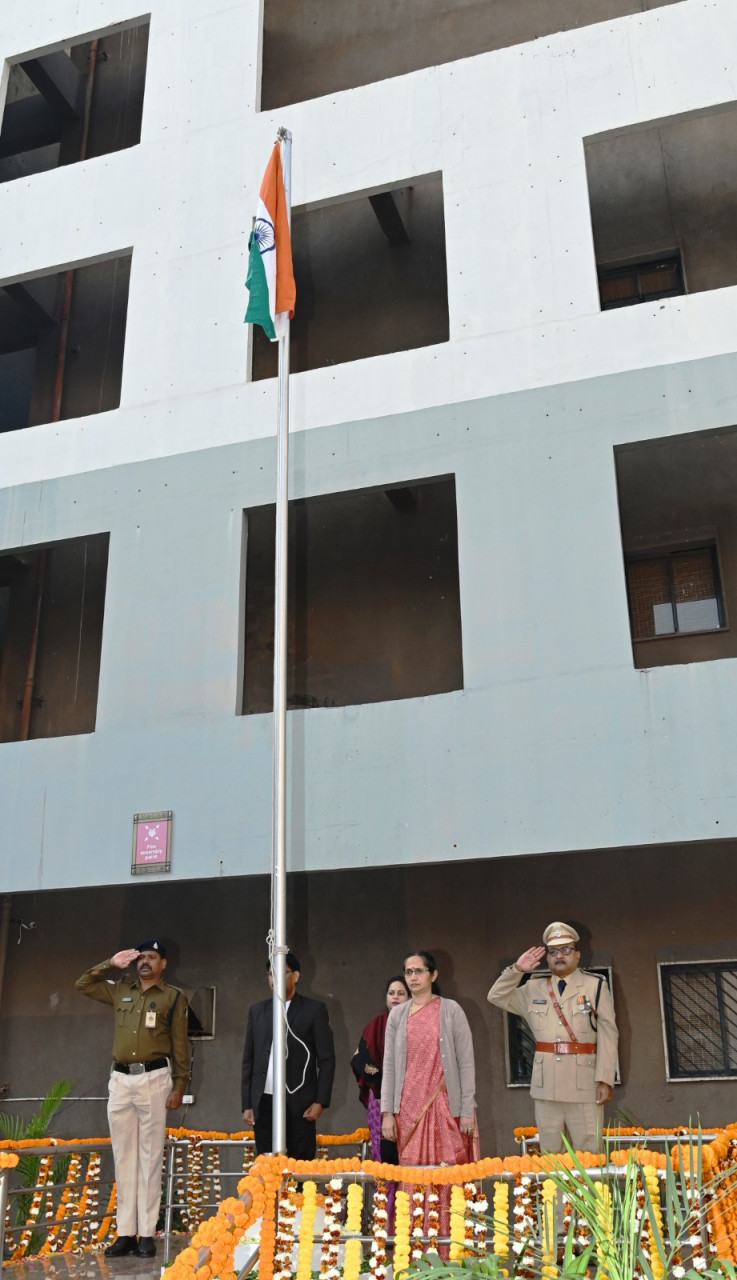 गणतंत्र दिवस के अवसर पर मंत्रालय में ध्वजारोहण