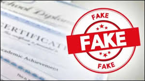 आठवीं फेल शख्स की 19 सालों के बाद खुली पोल
