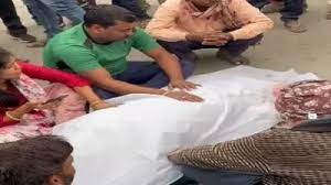 तेज रफ्तार ट्रेलर ने बाइक सवार दंपति को मारी टक्कर ,महिला की मौत