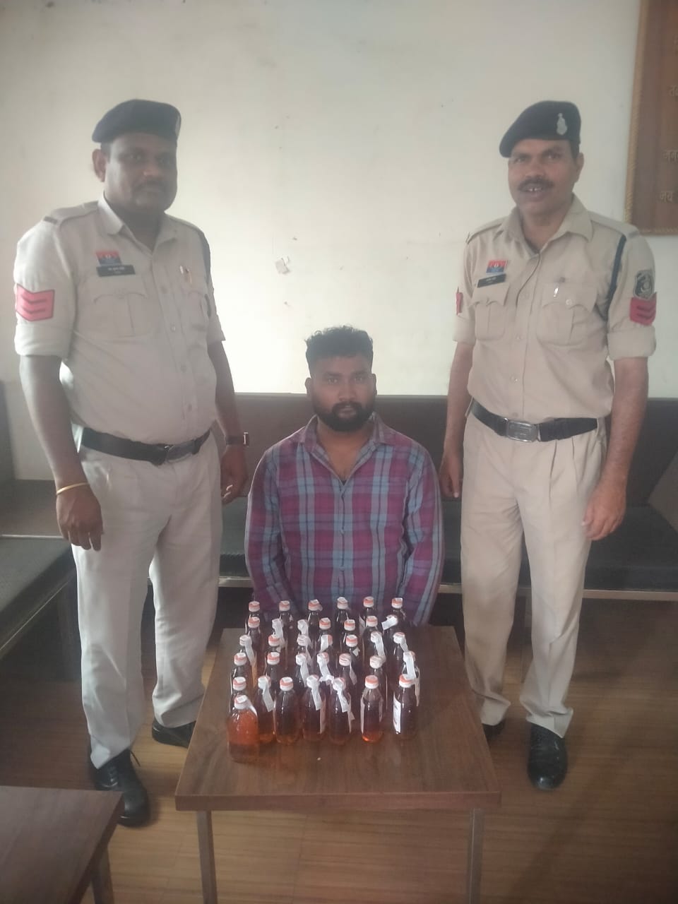 अवैध रूप से शराब बिक्री करने वाले आरोपी धीरज तांडी गिरफ्तार