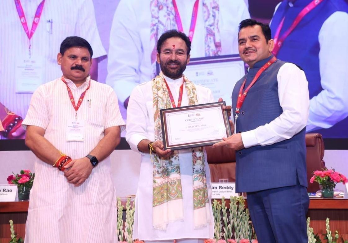 छत्तीसगढ़ राज्य को डीएमएफ संबंधी उत्कृष्ट कार्यों के लिए भारत सरकार के खान मंत्रालय द्वारा किया गया सम्मानित