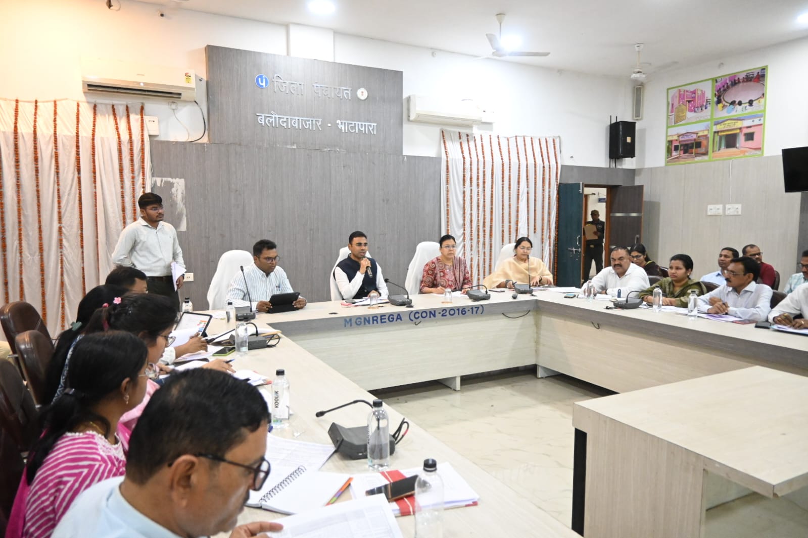 अतिक्रमण पर कड़ी कार्रवाई के निर्देश: कलेक्टर ने हीटवेव से निपटने के लिए अस्पतालों को किया अलर्ट