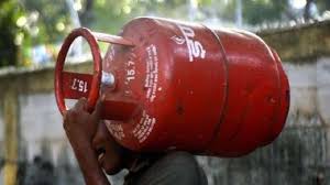 मां महामाया एचपी गैस एजेंसी पर छापेमारी,6.33 लाख रुपये मूल्य के अवैध सिलेण्डर जब्त