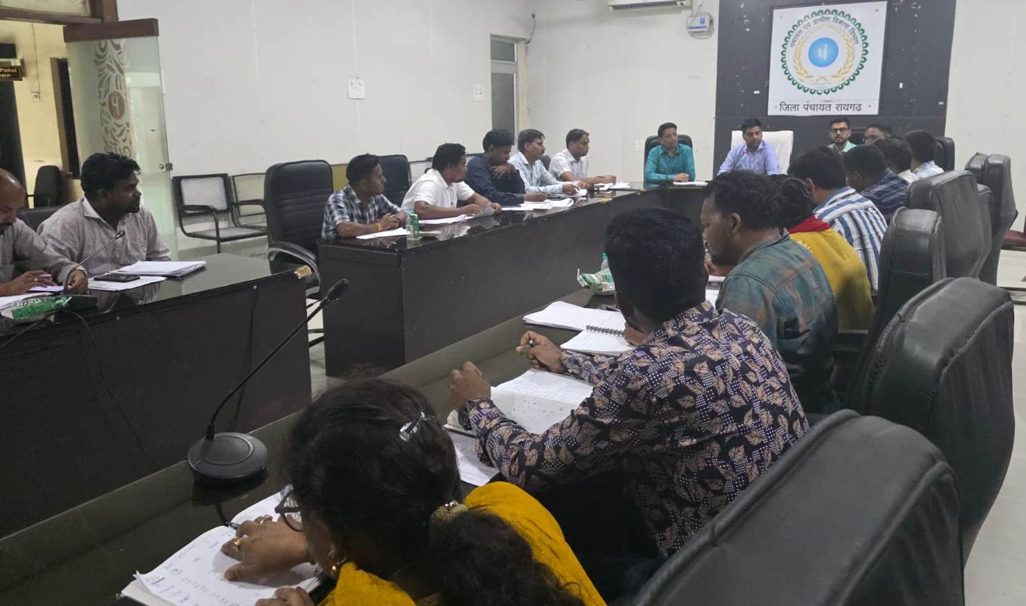 पीएम आवास निर्माण में लापरवाही, तीन पंचायत सचिव निलंबित