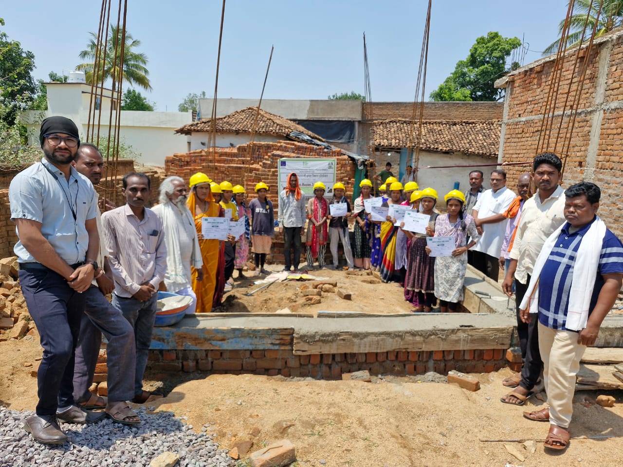 प्रयोग संस्था ने दिया महिलाओं को राजमिस्त्री प्रशिक्षण टूल किट्स प्राप्त कर प्रशिक्षार्थियों के  खिल उठे चेहरे